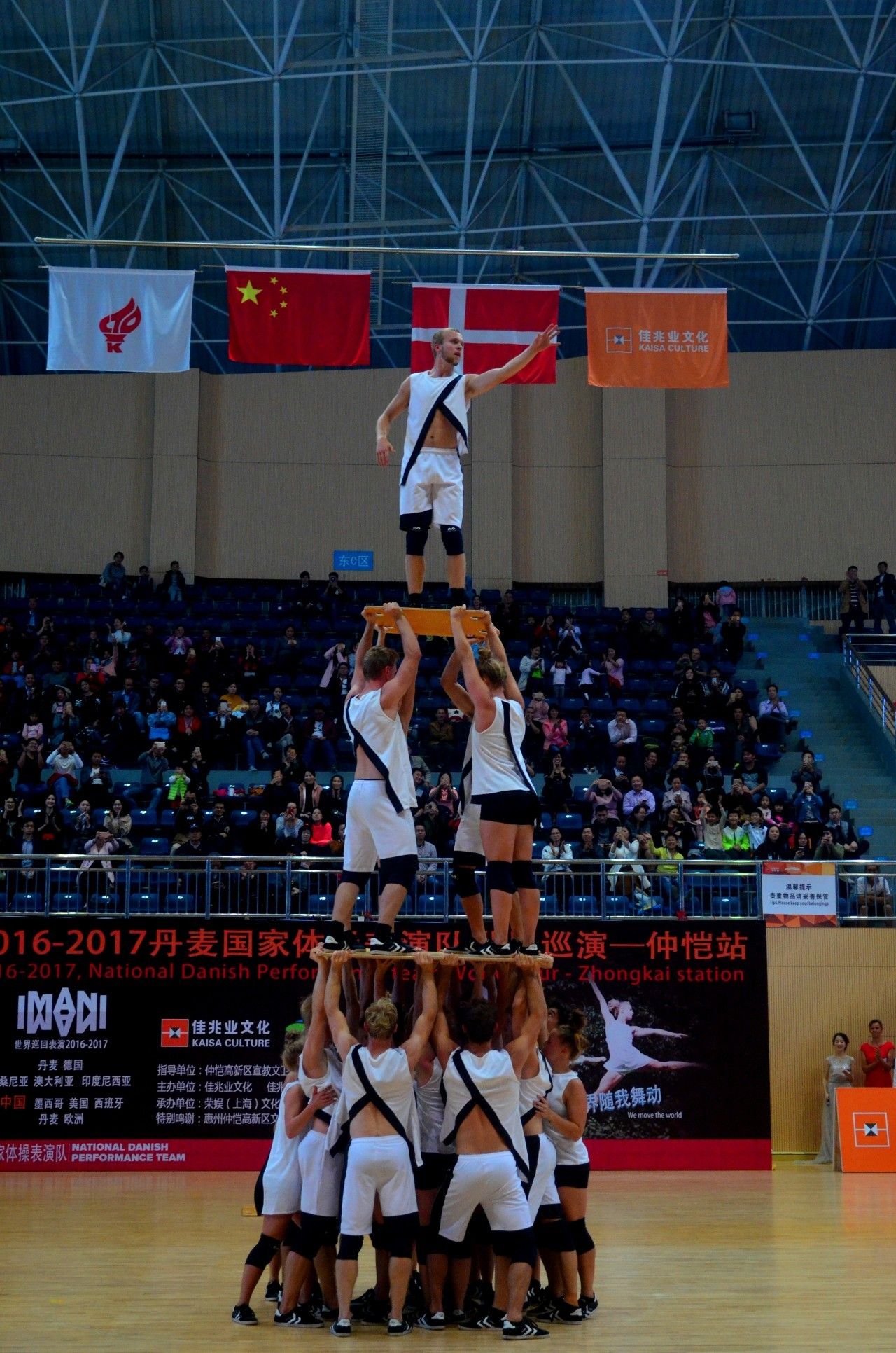 冷静与激情交织!足球完美收官 冷静与激情交织!足球完美收官