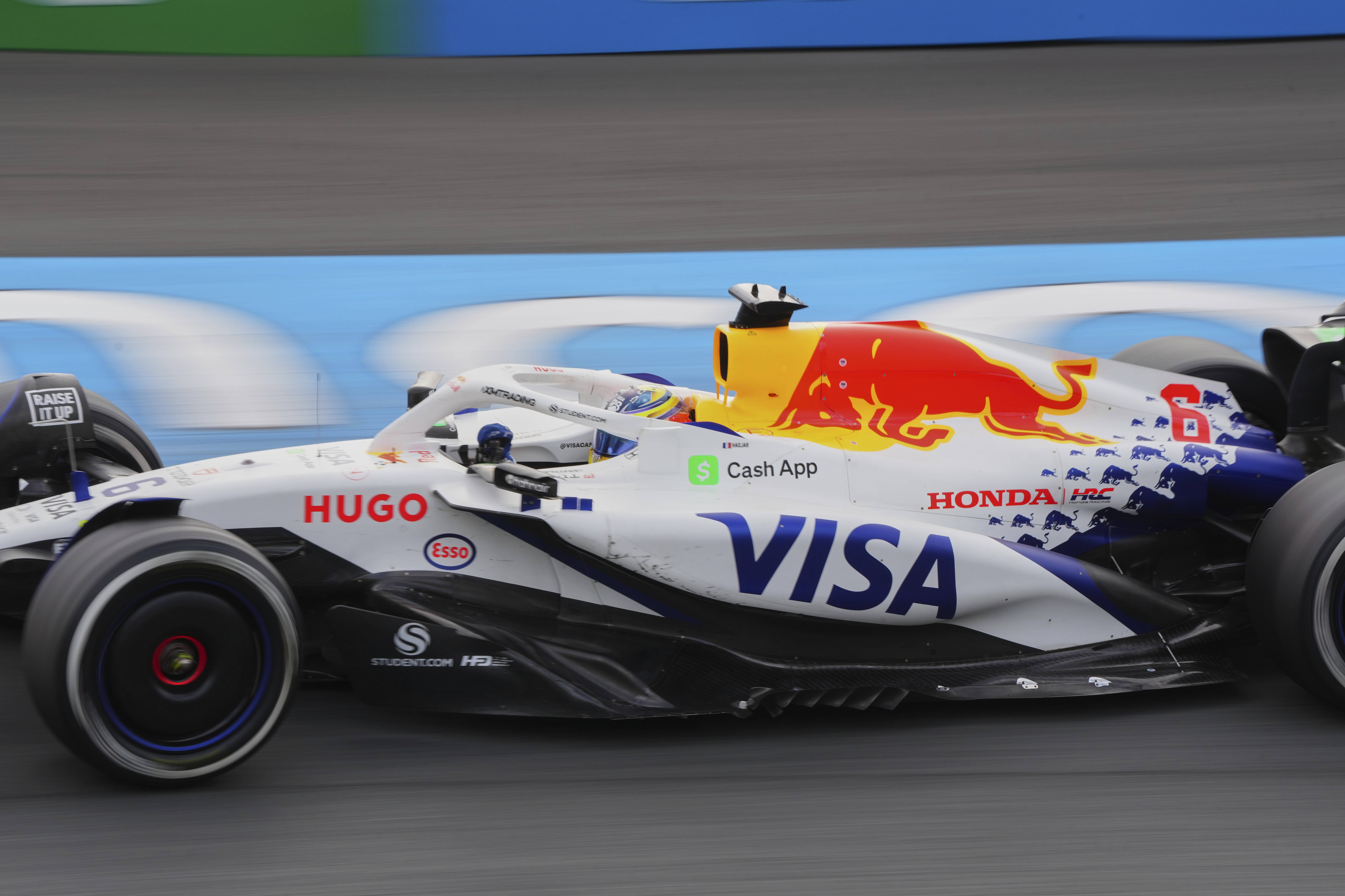 雷诺车队险胜红牛二队,皮亚斯特里刷新纪录的简单介绍 雷诺车队险胜红牛二队,皮亚斯特里刷新纪录的简单介绍