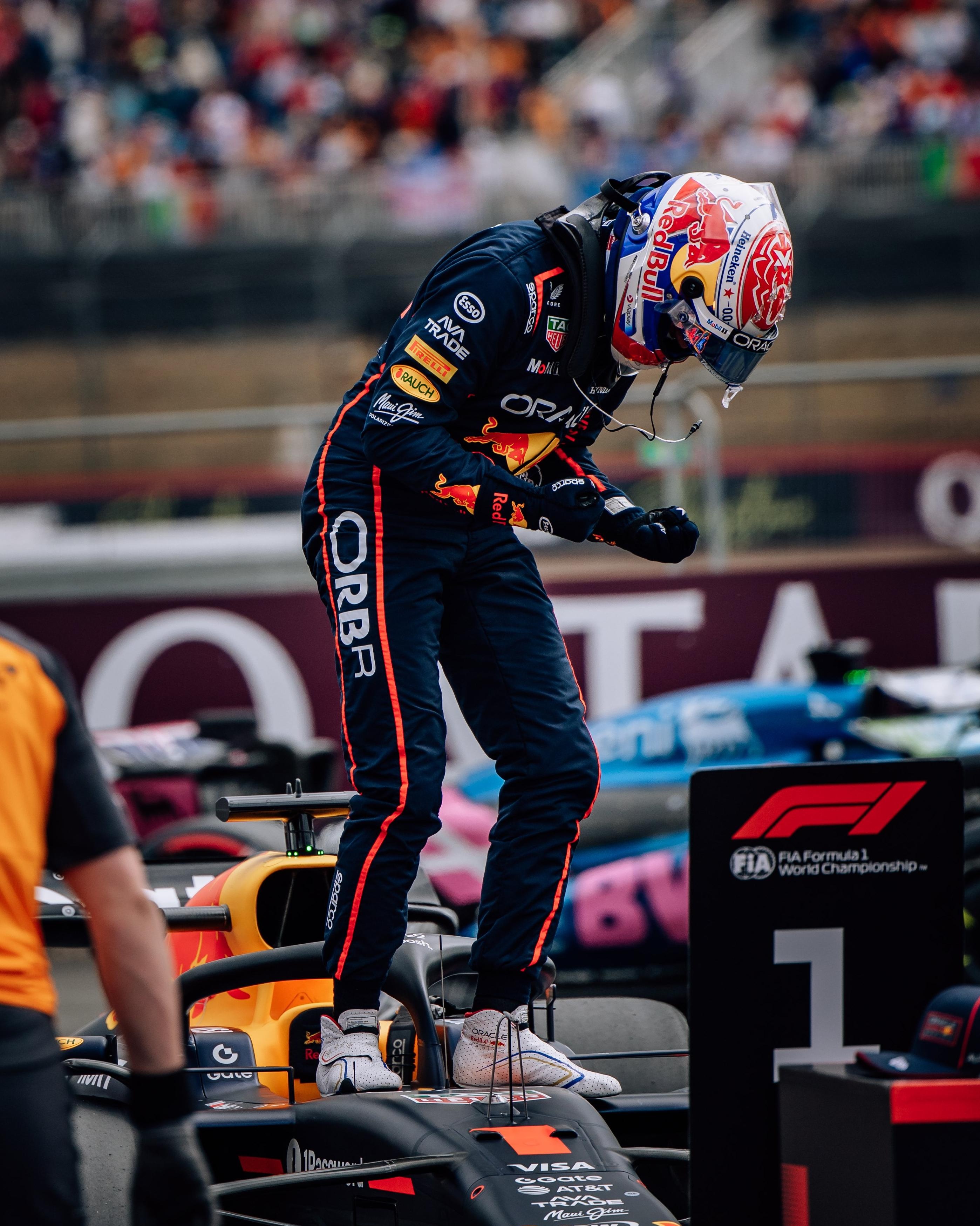 梅赛德斯险胜阿斯顿马丁,维斯塔潘带队取胜 梅赛德斯险胜阿斯顿马丁,维斯塔潘带队取胜