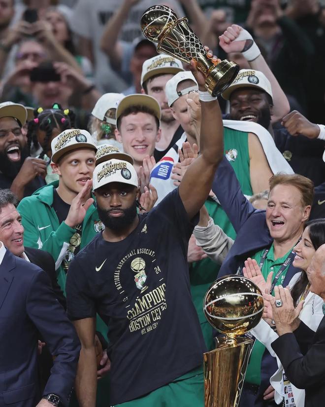 勇士鏖战凯尔特人,德罗赞点燃赛场 勇士鏖战凯尔特人,德罗赞点燃赛场