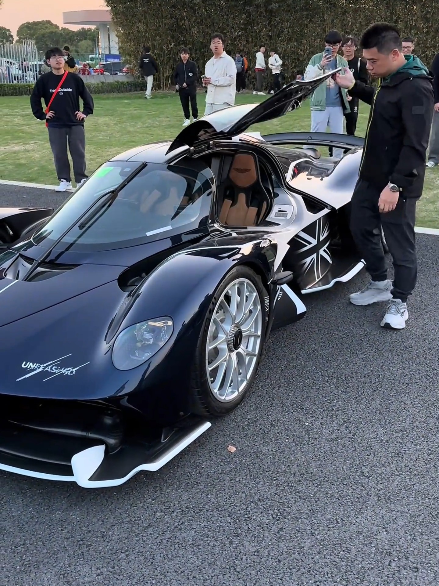 阿斯顿马丁完胜迈凯伦，阿隆索惊艳四座