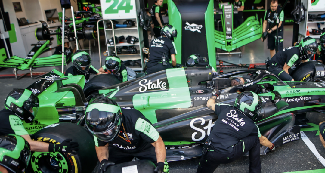 索伯车队碾压红牛车队，汉密尔顿惊艳四座