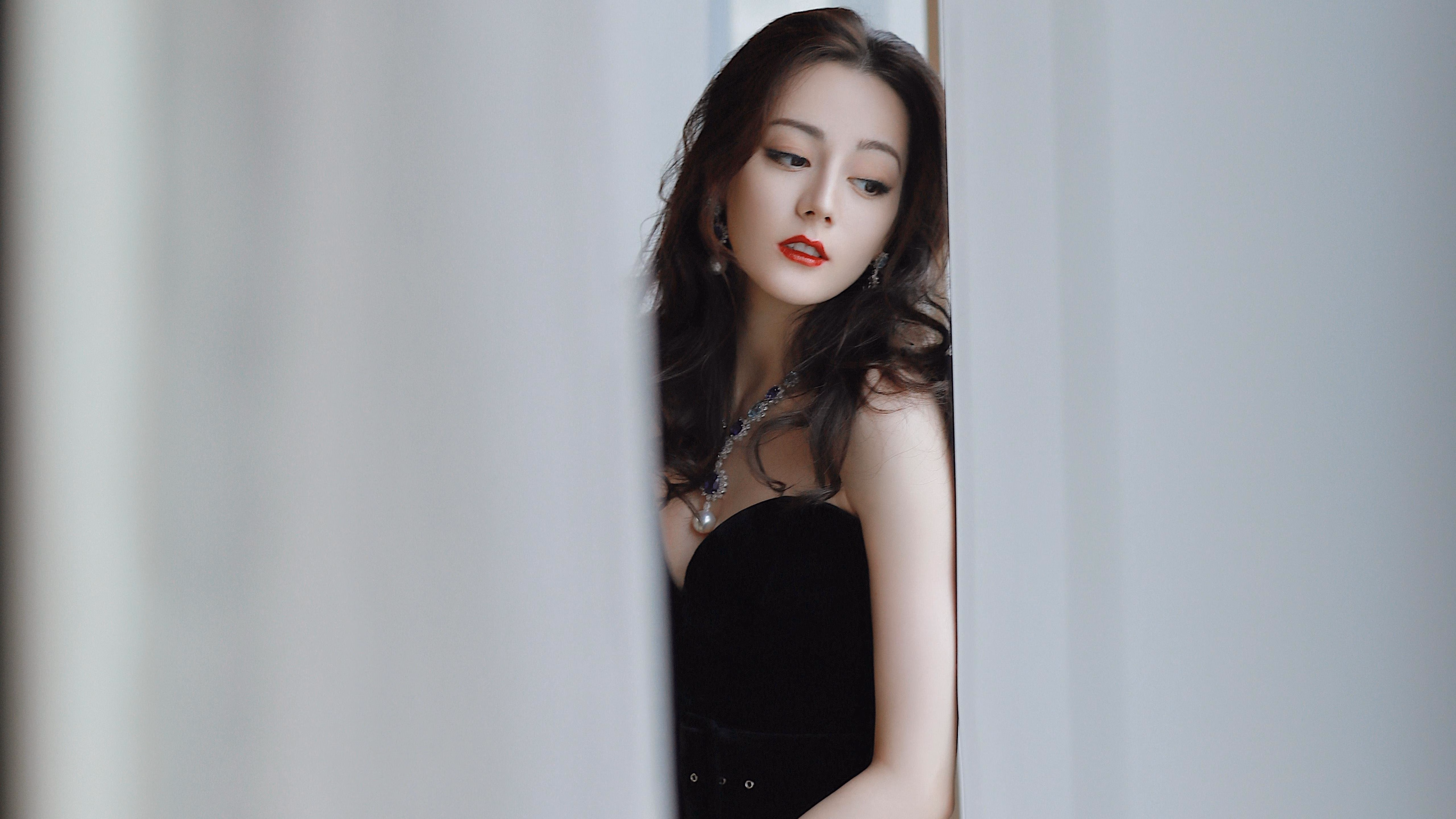 体育跨界狂想曲，湖人狂胜灰熊，字母哥F1街道赛接管比赛