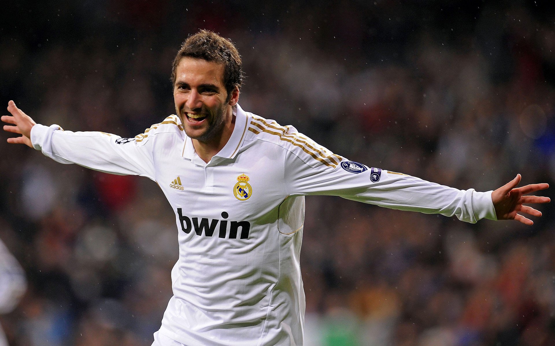 从桑巴舞步到北欧铁壁，足球唯一性的双面镜