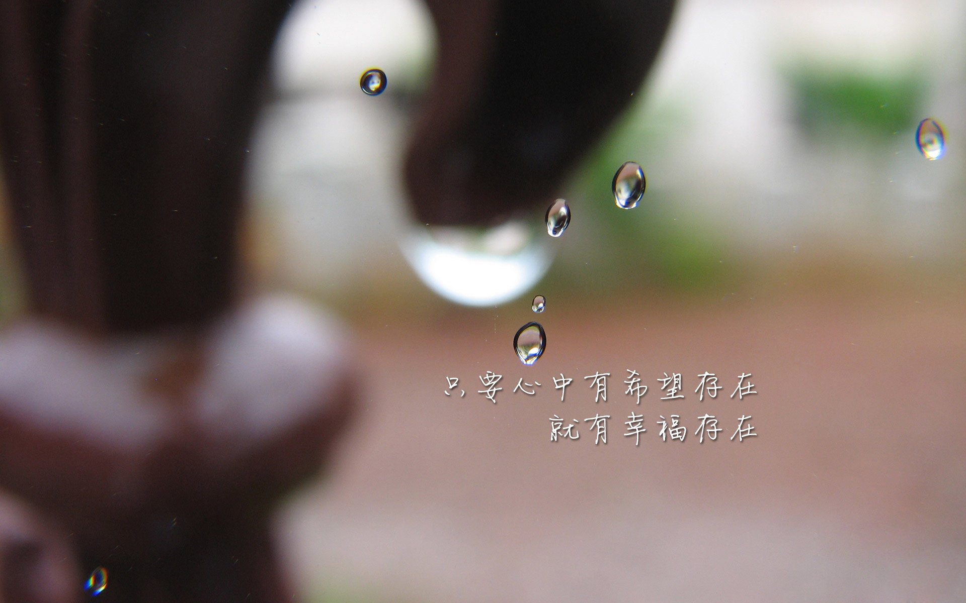 沙漠风暴与天蓝重生，姆巴佩统领攻守变奏，乌拉圭逆转演绎生死剧本